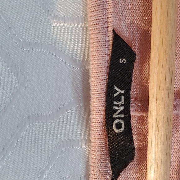 ONLY Dusty Rose Keyhole casual top size Small - Picture 2 of 9